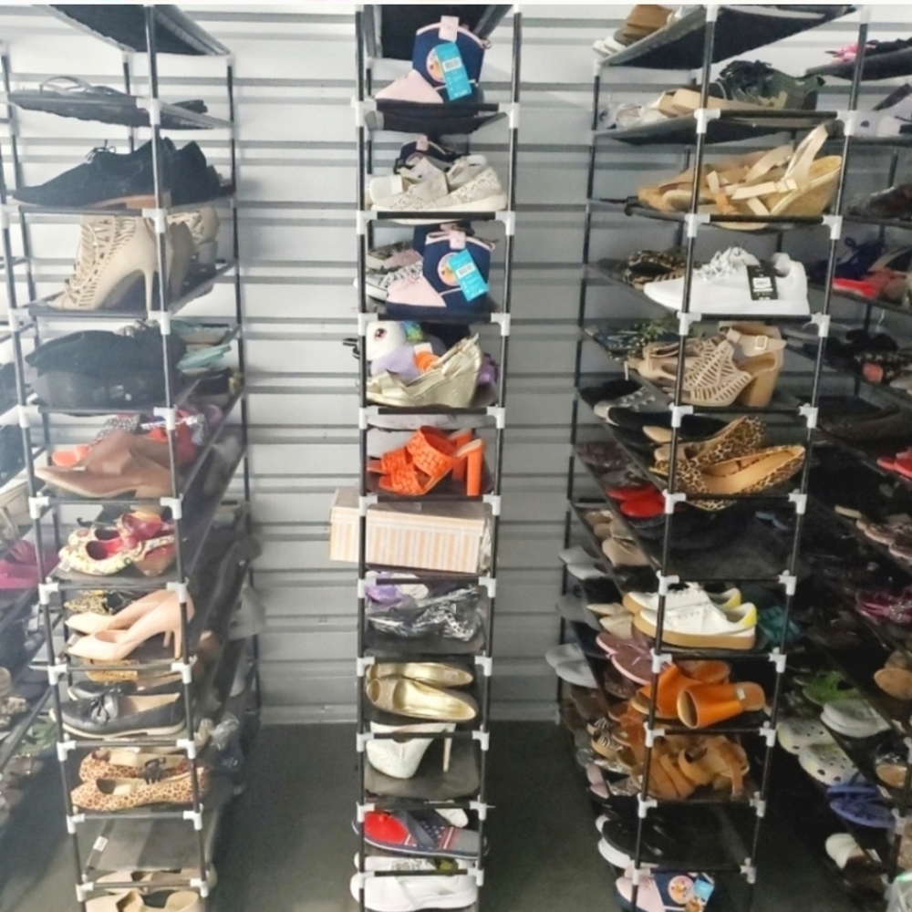 🔴👟📦📿 Like To Be Notified When I Go Live! & Follow Game 😊 @myshoeshack - Picture 3 of 7